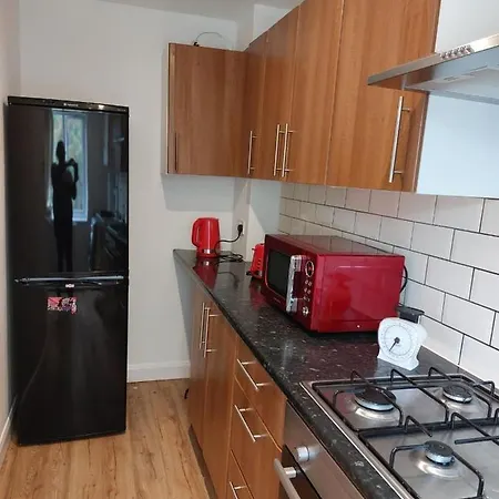 Superb 2 Bedroom Flat, Sleeps 6 Croydon Exterior photo