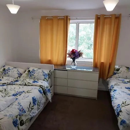 Superb 2 Bedroom Flat, Sleeps 6 Croydon Exterior photo