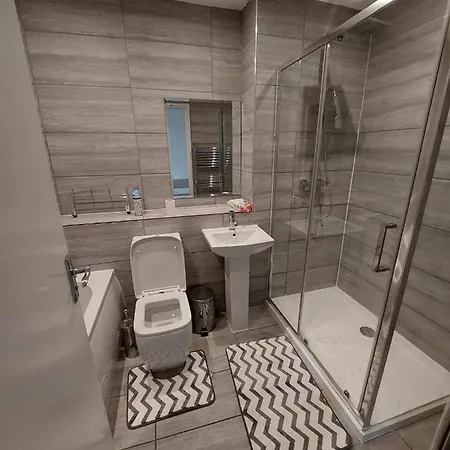Superb 2 Bedroom Flat, Sleeps 6 Croydon Exterior photo