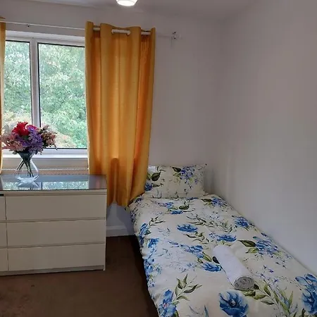 Superb 2 Bedroom Flat, Sleeps 6 Croydon Exterior photo