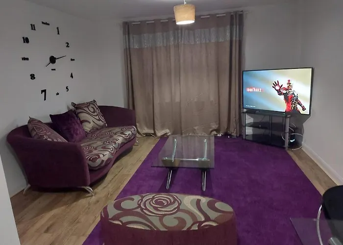 Superb 2 Bedroom Flat, Sleeps 6