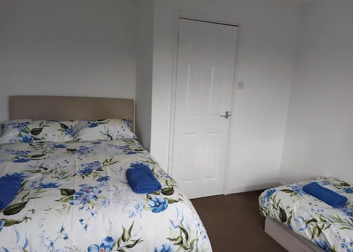 Superb 2 Bedroom Flat, Sleeps 6