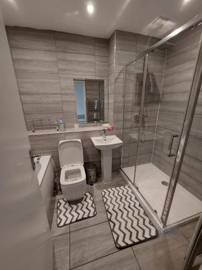 Apartment Superb 2 Bedroom Flat, Sleeps 6 *