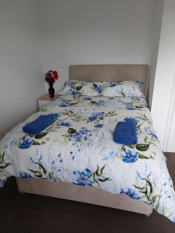 Apartment Superb 2 Bedroom Flat, Sleeps 6 *