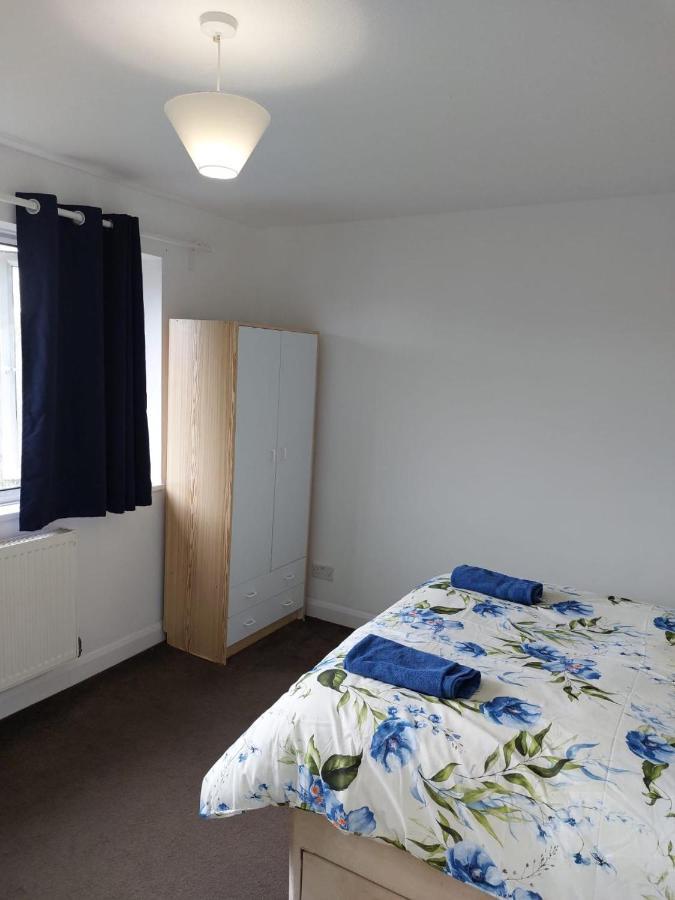 Superb 2 Bedroom Flat, Sleeps 6 Apartment *