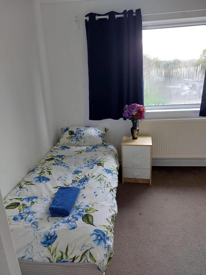 Superb 2 Bedroom Flat, Sleeps 6 Apartment