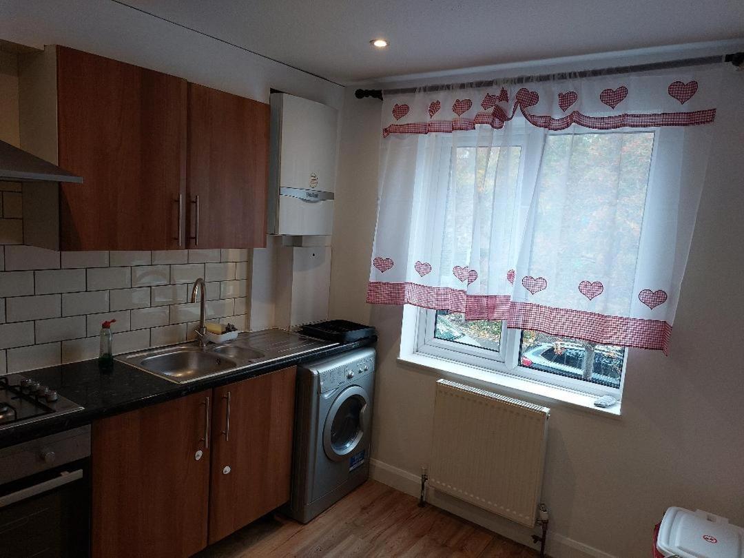 Apartment Superb 2 Bedroom Flat, Sleeps 6 Croydon